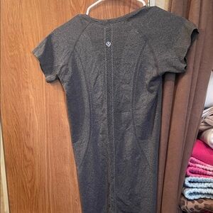 lululemon athletica Gray Short Sleeve Tee